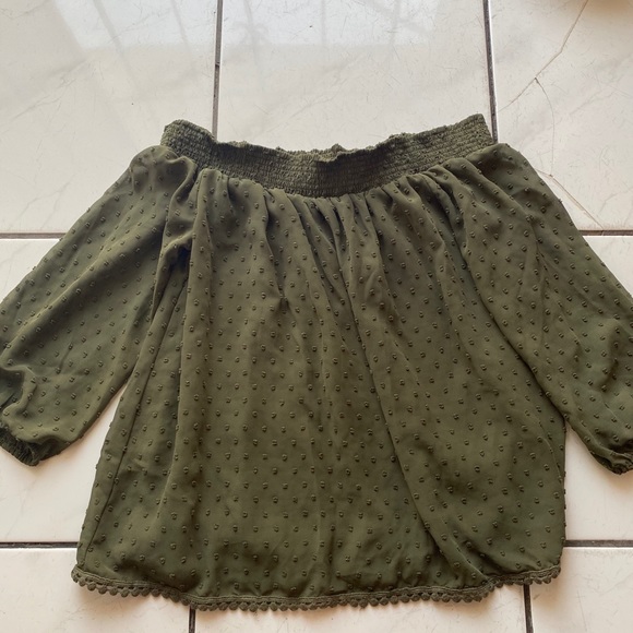 Polka Dot Off shoulder top - Picture 2 of 4